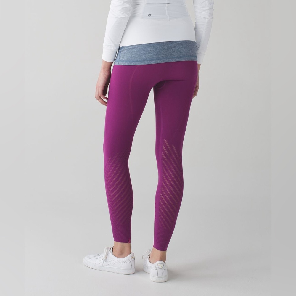 Lululemon Enlighten Tight Regal Plum Seamless Leggings Size Small